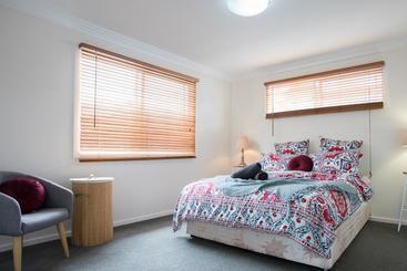 هتل Armidale Cottage   House 2
