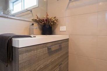 هتل Armidale Cottage   House 2
