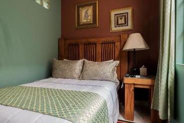 هتل Inn At 87
