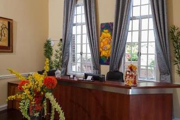 هتل Inn At 87