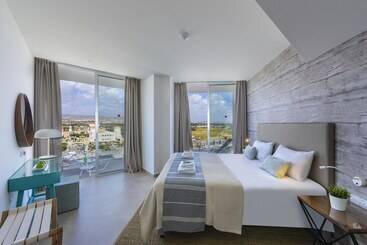 Leonardo Plaza Cypria Maris Beach Hotel & Spa