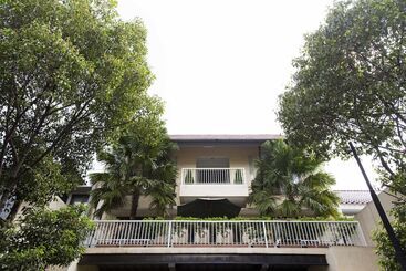 בית מלון כפרי Reddoorz Plus Syariah Near Mall Pondok Indah