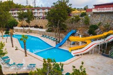 בית מלון כפרי Senza Garden Holiday Club