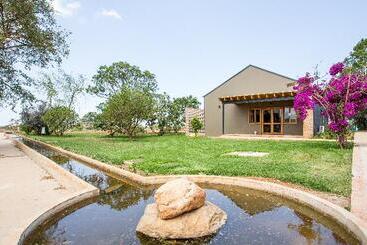 ホテル Botlierskop The Village Lodge