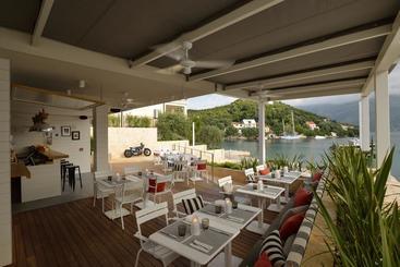 Tara's Lodge Hotel