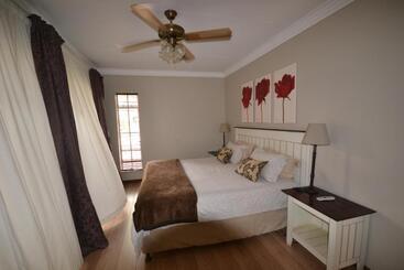 호텔 Accommodation At Vans Self Catering