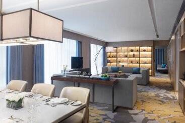هتل Courtyard By Marriott Zhengzhou Airport