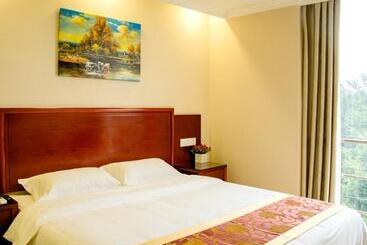 ホテル Greentree Inn Shenzhen Huanggang Port South Futian Road Express