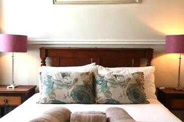 فندق John Montagu Accommodation