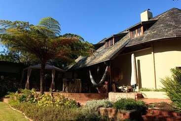 Отель Mongoose Manor Bnb