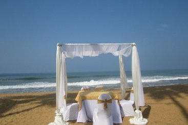 Отель Saffron Beach