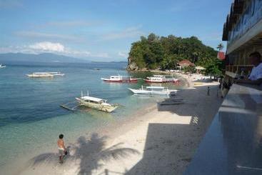 Отель Swengland Beach Resort