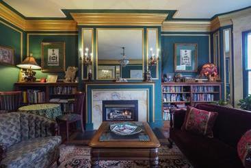 Отель The Gryphon House