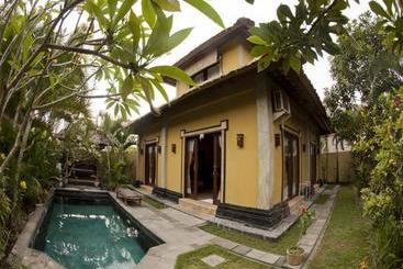 酒店 Tirtarum Villa