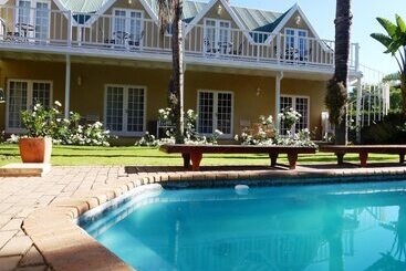 هتل Yamkela Guest House