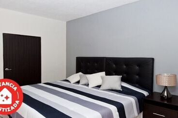 ホテル Econosuites Monterrey