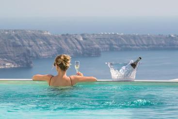 هتل Mythical Blue Luxury Suites
