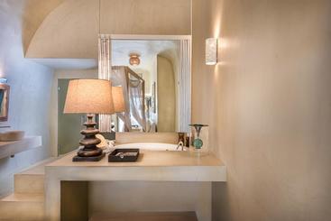 هتل Mythical Blue Luxury Suites