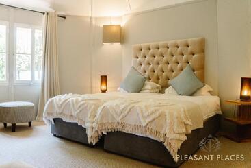 호텔 Pleasant Places By Sanaandi