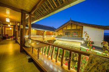 هتل Lijiang Rongyi Homestay