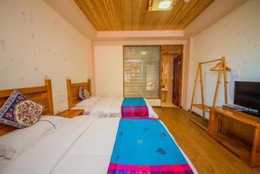 هتل Lijiang Rongyi Homestay
