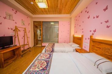 هتل Lijiang Rongyi Homestay