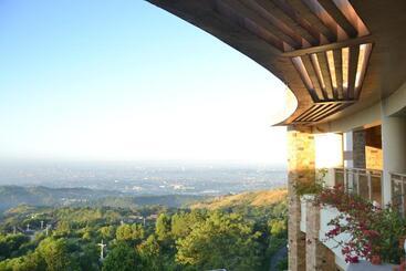 בית מלון כפרי Timberland Highlands Resort