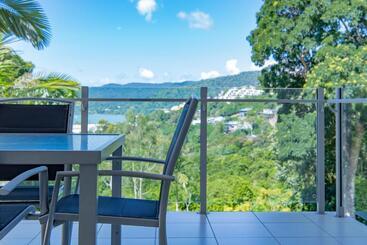 هتل Airlie Summit Apartments