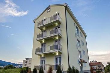 ホテル Apartmani Bristol Igalo