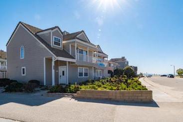 בית מלון כפרי Mandalay Shores Resort