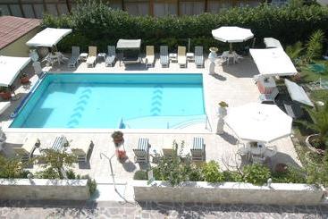 هتل Villa Rita