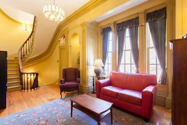 هتل Chipman Hill Suites - 9 Chipman Hill