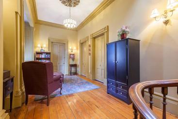 هتل Chipman Hill Suites - 9 Chipman Hill