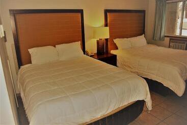 فندق Edgewater Inn