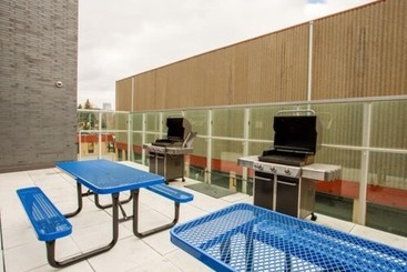 هتل Residence & Conference Centre   Toronto Downtown