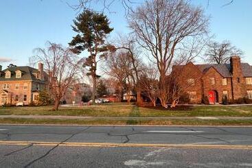 酒店 The Manor On Front