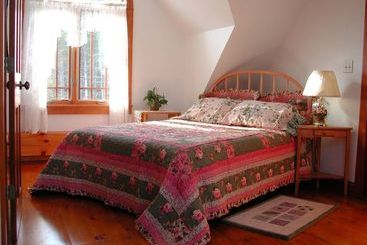 هتل Three Pines Bed And Breakfast