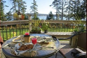 هتل Three Pines Bed And Breakfast