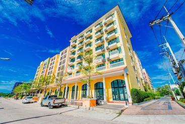 هتل Venetian Resort Jomtien