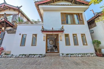 فندق A Little House