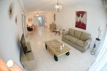 호텔 Angela's Luxury Apartments