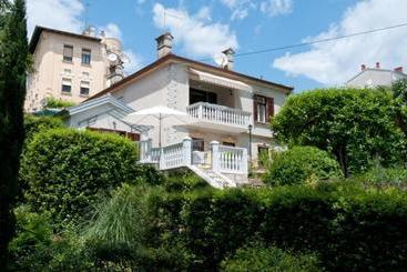 هتل Apartments Villa Nola