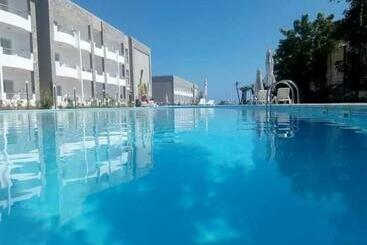 ホテル Cecilia Resort Private Chalets