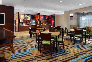 בית מלון כפרי Fairfield Inn & Suites By Marriott Fresno Yosemite International Airport