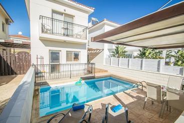 هتل Kapparis Family Holidays