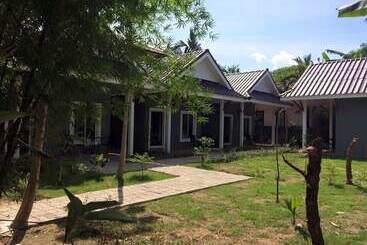 בית מלון כפרי Khaolak Tusneem Resort