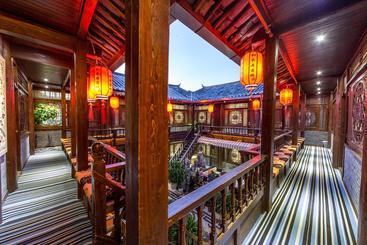 هتل Lijiang He Mu Ju Family Inn