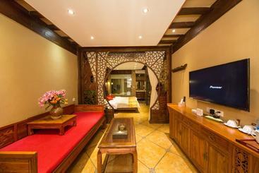 هتل Lijiang He Mu Ju Family Inn