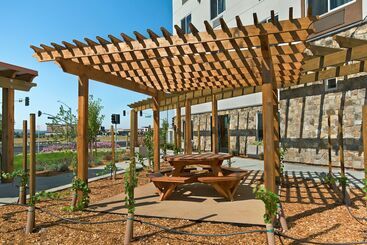 בית מלון כפרי Oxford Suites Sonoma Rohnert Park