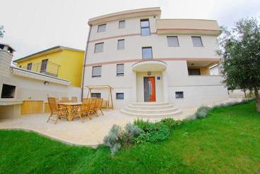 酒店 Pula Comfort Apartments